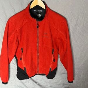 Arc'teryx Windstopper fleece Women’s small sangria Red Performance Jacket